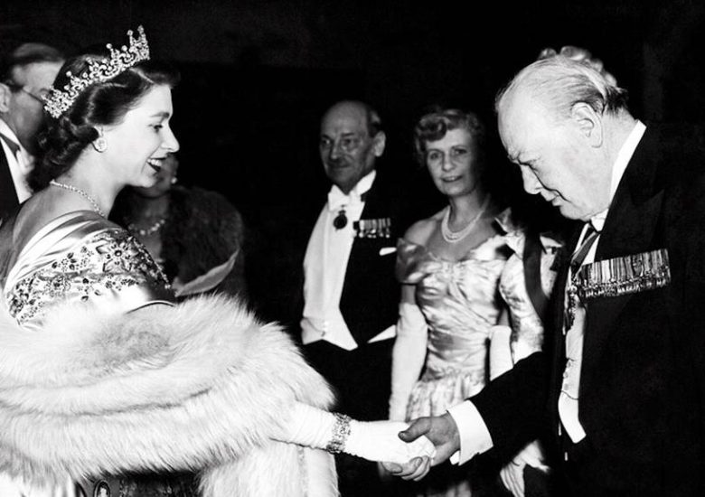 Queen Elizabeth gives up real fur