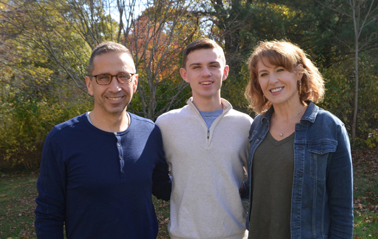 Teen releases an app for free that makes caring for dementia patients easy, he created it for his grandmother initially