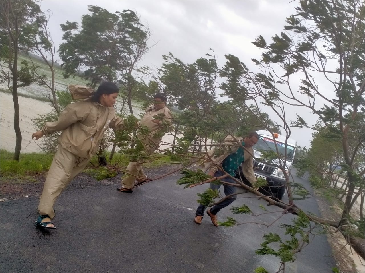 Braving Cyclone Amphan, these Indian firemen helped a woman deliver baby in their vehicle